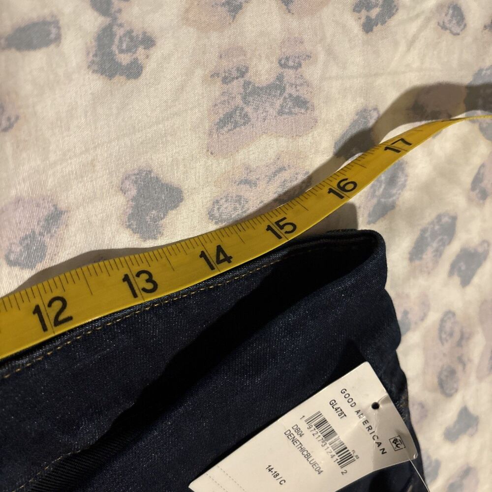 Good American Women’s Skinny Jeans in Dark Indigo - Picture 6 of 15